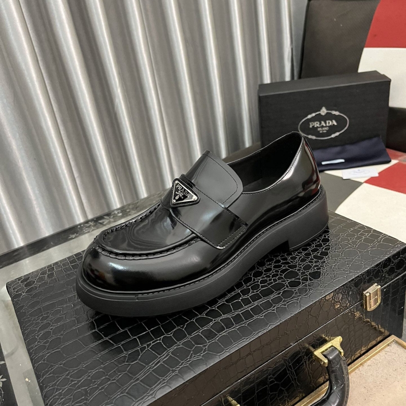 Pra*a leather shoes
